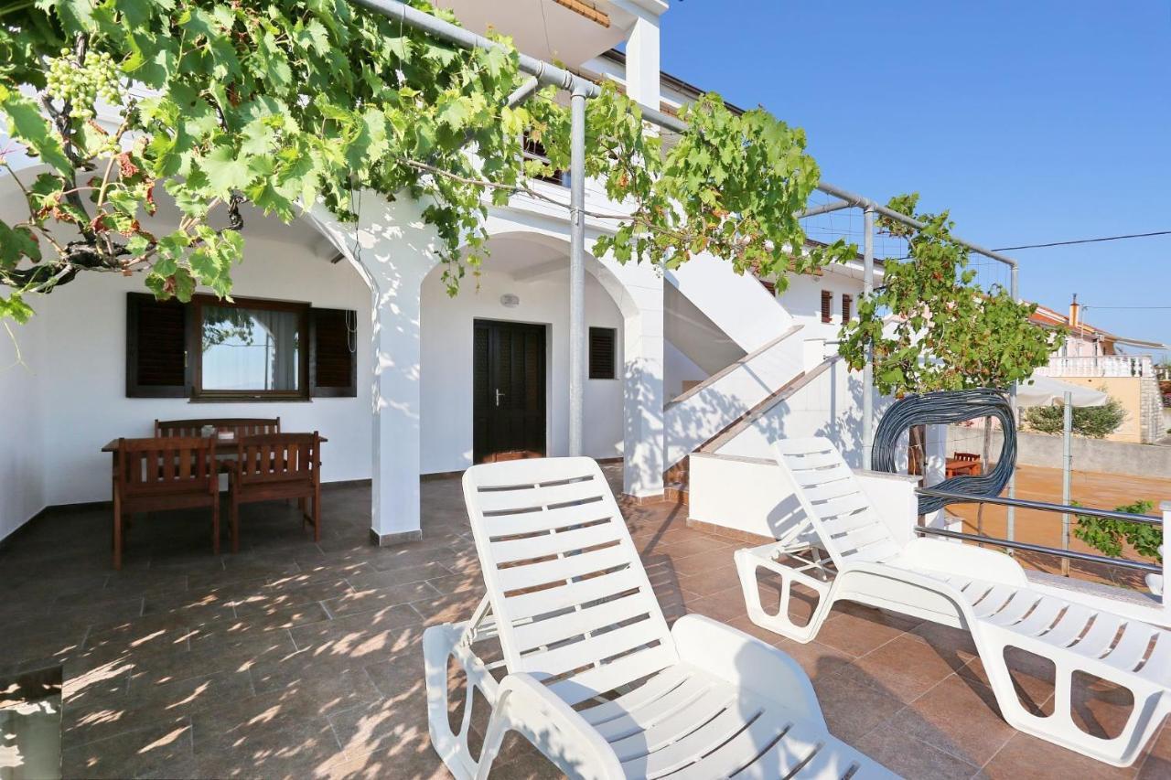 Apartments Goran Vir Exterior photo