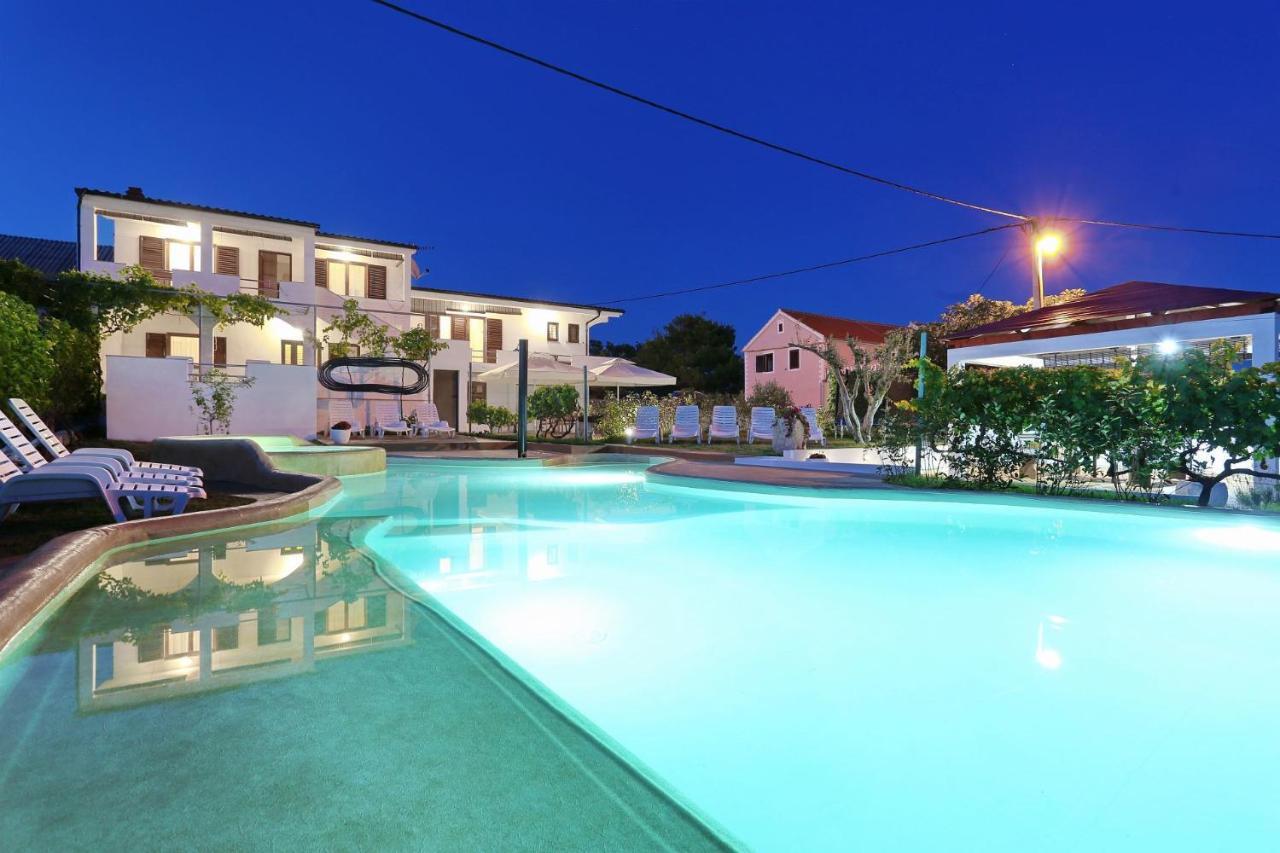 Apartments Goran Vir Exterior photo